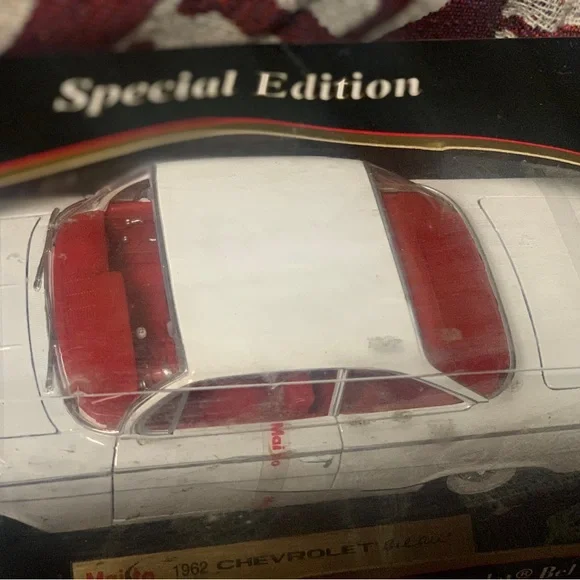 Maisto 1962 Chevrolet Bel Air Model Car - Picture 3 of 4
